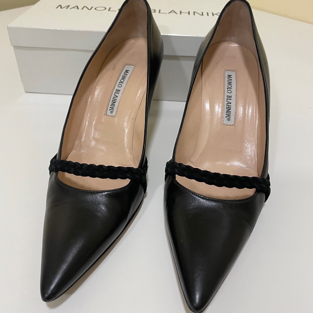 Manolo Blahnik Black Calf Pumps with Pointy Toe